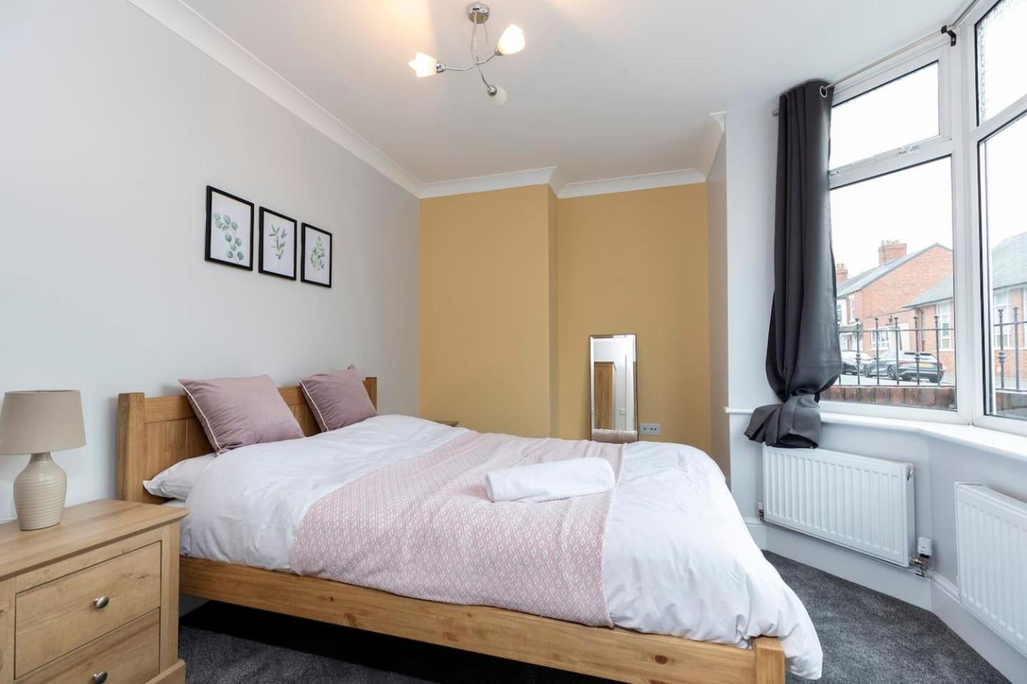 Modern 2 Bedroom Perfect For Family Friends And Workers Саут-Шилдс Экстерьер фото
